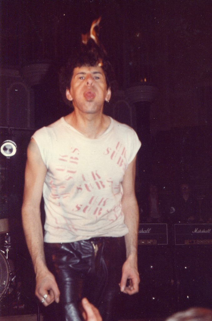 Charlie_at_the_Ulster_hall2C_prior_to_his_mysterious_vanishing_act2C_February_1981.jpg