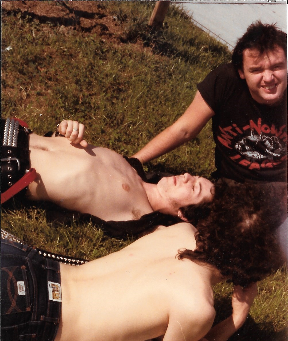 Chutch2C_Wylie___I_take_time_out_from_rehearsals_to_catch_some_Summer_sun2C_1982.jpg